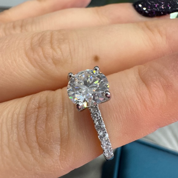 1.5CT moissanite diamond engagement ring (size 5) - Picture 4 of 10
